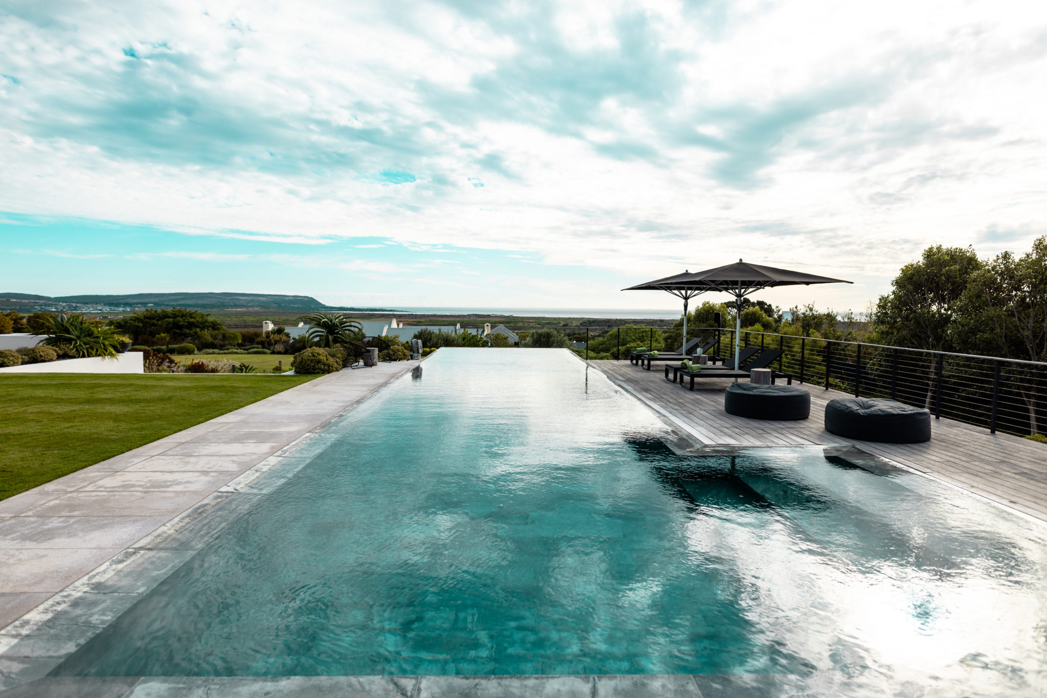 piscine à débordement